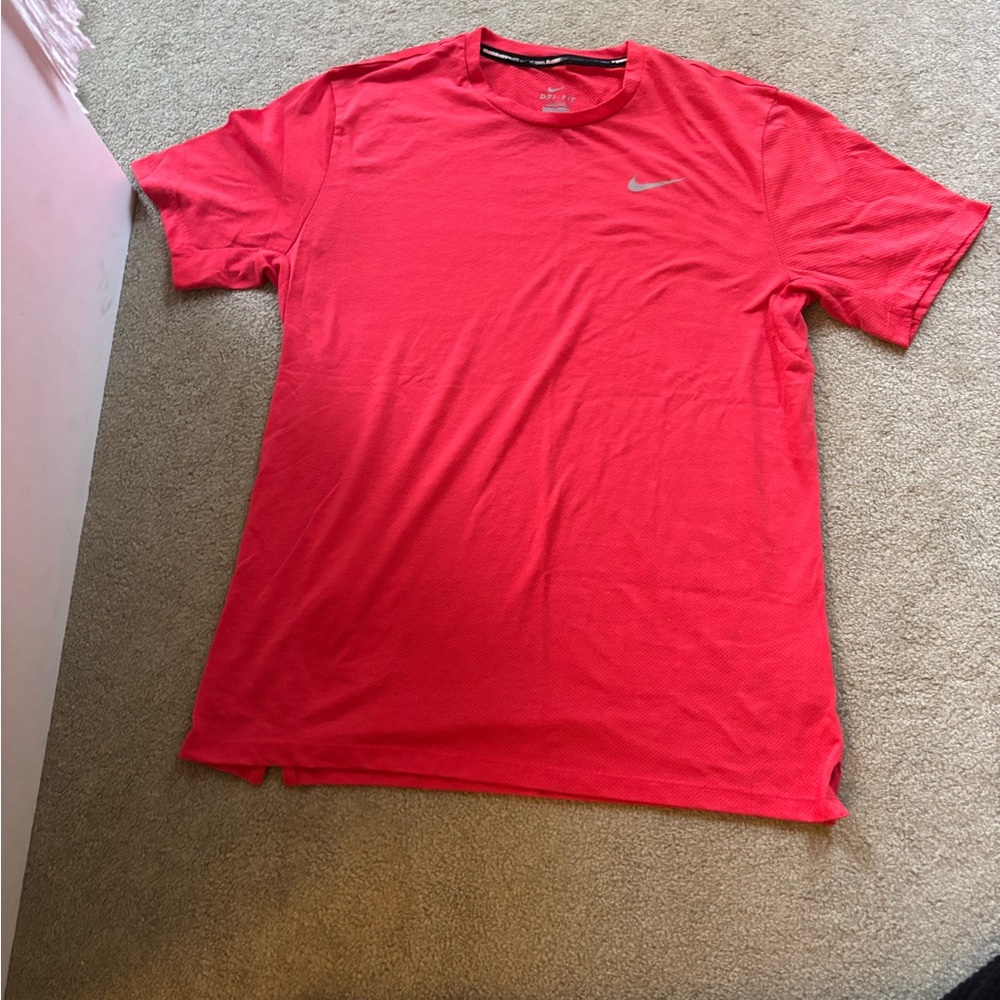 Nike Men's Vibrant Red Short Sleeve Tee